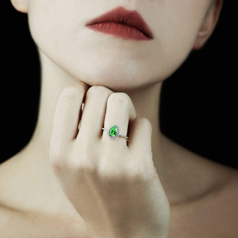 All You Need to Know About Emerald Engagement Rings 